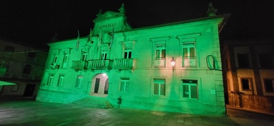 Tui Ilumina su Casa Consistorial para Visibilizar la ELA y la Sndrome de Dravet