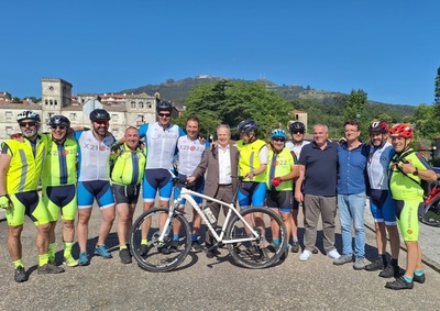El presidente de la Xunta y su comitiva visitan A Guarda en su camino a Santiago