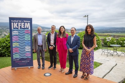 El Puente Internacional de Tui-Valena se Transforma en un Escaparate Creativo de Espaa y Portugal