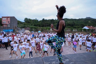 xito Total en A Guarda: Color Rain Festival Rene a Participantes de Todas las Generaciones