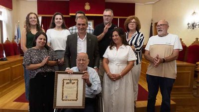 Tui Honra a Xabier Aoveros Tras de Bes por su Dedicacin a la Investigacin Histrica Local