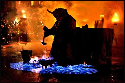 A Guarda Celebra una Tarde de Brujas y Tradiciones Culturales con el Espectculo Queiman Folki