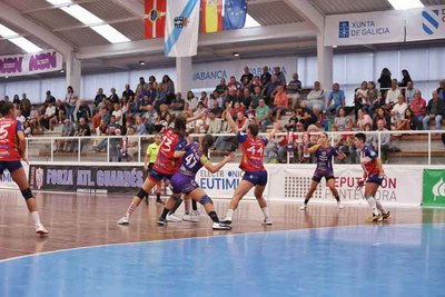 Mecalia Atltico Guards arranca la Liga Guerreras Iberdrola con una contundente victoria 24-15 sobre Gijn