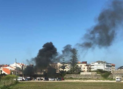 Incendio arrasa una construccin en el antiguo estadio del Tecla en A Guarda