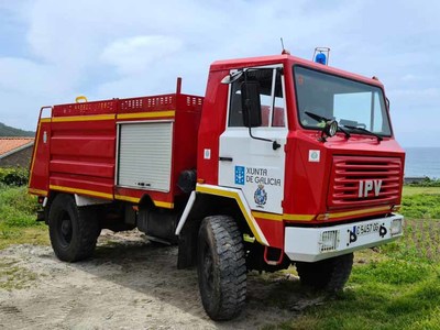 Oia intensifica la limpieza de caminos para prevenir incendios forestales en 2024