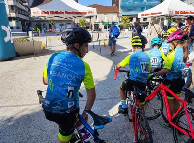 La Academia Oiense finaliza su temporada con el Trofeo Ciclista Aser Estvez en A Guarda