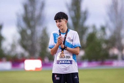 Promesa del atletismo gallego: Alejandro Santos conquista su primera medalla en pista al aire libre