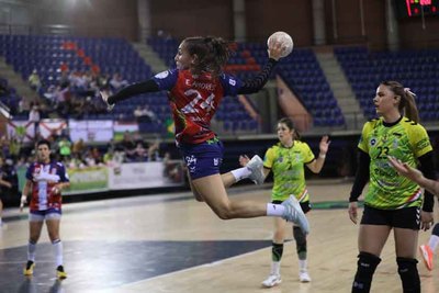 El Guards se impone a Grafometal La Rioja y sigue invicto en la Liga Guerreras Iberdrola