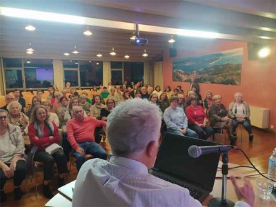 La Comunidad de Montes de Camposancos agradece al Dr. Gonzalo Jos de Castro Parga por su participacin en la charla sobre el Cncer de Mama