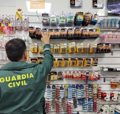 La Guardia Civil aprehende pilas ilegales en el sur de la provincia: 8,154 unidades sin marcado CE