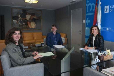 Reunin clave entre la conselleira ngeles Vzquez y la alcaldesa de Oia para abordar el saneamiento