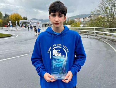 El joven de O Rosal, Alejandro Santos, gana la Carrera San Martio en Ourense por delante de los sub 18