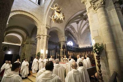 Tui conmemora 799 aos de su catedral con misa y charla sobre San Telmo