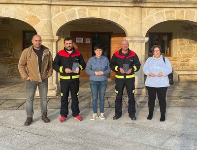 O Rosal honra la solidaridad de tres vecinos que colaboraron en la recuperacin de Valencia
