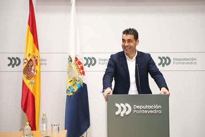 Luis Lpez anuncia 165.000 euros para mejorar la movilidad peatonal en la EP-2202 de Oia