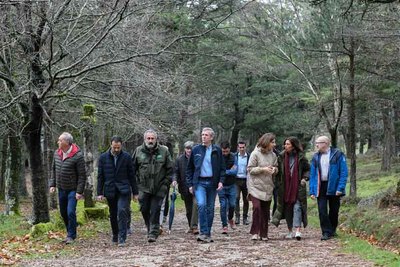 Alfonso Rueda destaca la importancia de preservar los parques naturales de Galicia durante su visita al Monte Aloia