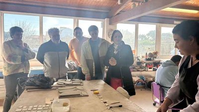 Sandra Gonzlez resalta el impacto social del Centro Avelaa durante su visita en A Guarda