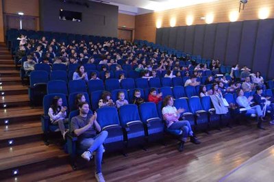El Auditorio de Goin consolida su papel como centro cultural en Tomio con ms de 2500 asistentes