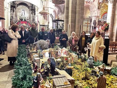 La Catedral de Tui exhibe 300 belenes del mundo y un Beln monumental estas Navidades