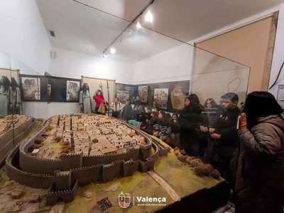 Estudiantes exploran la historia y cultura de Valena a travs de visitas guiadas