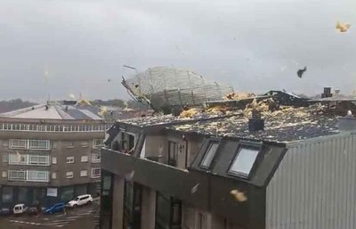 Salceda de Caselas sufre los estragos de Herminia: el viento levanta el tejado de un edificio