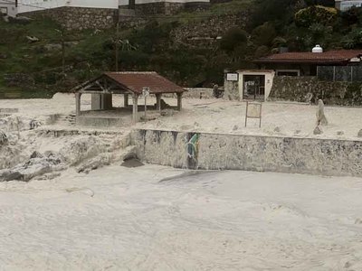 A Guarda cubierta por espuma: el impacto del temporal Herminia en Galicia