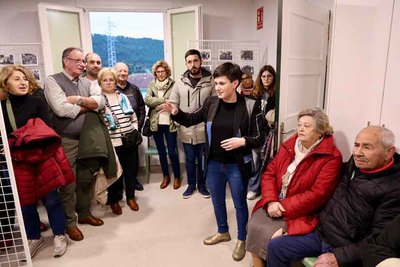 Emocin y reencuentro en la reapertura de la renovada Casa-Escola de Fornelos de O Rosal