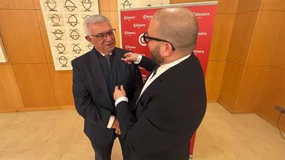 Gumersindo Alonso recibe un reconocimiento por su trayectoria en la Cmara de Comercio de Tui