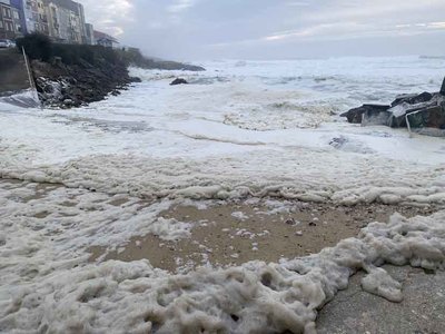 La Xunta activa alerta naranja por temporal costero en Galicia este viernes: olas y vientos extremos