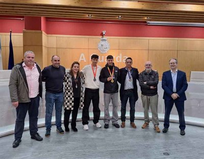 lex Sierpes recibe el reconocimiento del Concello da Guarda por sus logros deportivos