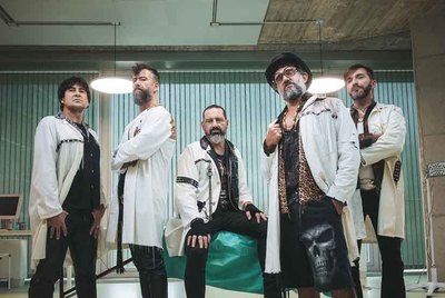 Tui acoge el inicio de la gira del nuevo disco de Heredeiros da Crus en las fiestas de San Telmo