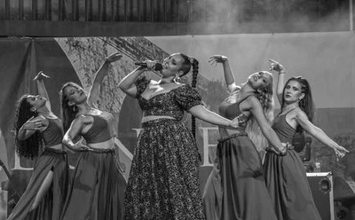Arbo celebra su Gala de la Lamprea con homenajes y el concierto de Sheila Patricia