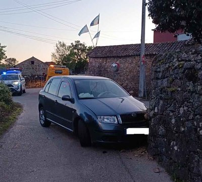 La Polica Local de Tomio detecta una tasa de 1,64 mg/L en una conductora tras un accidente en Sobrada
