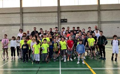 Gran xito del II Torneo Escolar Benfico de Tenis en Tomio: deporte y solidaridad de la mano