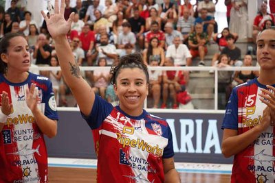 Pauli Fernndez se despide del Mecalia Atltico Guards tras tres temporadas de xitos