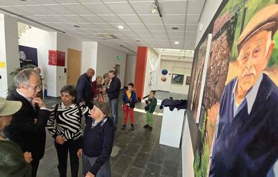 Ms de 20 artistas interpretan los molinos del Foln y Picn en una exposicin en A Guarda