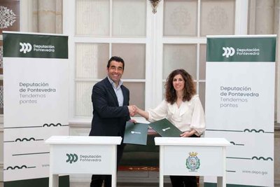 Luis Lpez y Cristina Correa firman un convenio para crear un nuevo parque pblico en el puerto de Mougs