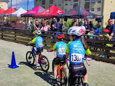 La cantera del Oiense pedalea en Padrn y el Team Women vuelve a la competicin en Rois
