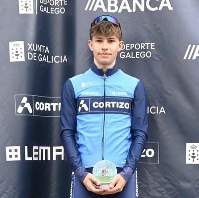 El ciclista de Salceda Nstor Fras brilla en el Trofeo Blanco Villar con podio y premio de montaa