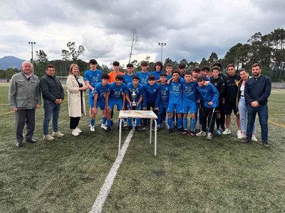 Triunfo del ftbol base en Salceda: EF Denis Surez levanta dos ttulos de Liga