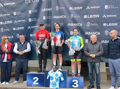 La ciclista Iria Nieto sube al podio en Rois y abre la cuenta del Team Oiense en 2025