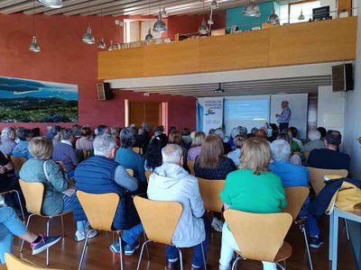 xito de participacin en la charla sobre el prkinson en Camposancos con el Dr. Jos Ramn Lorenzo