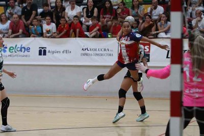 El Guards pierde en la ida ante el Elche y necesita remontar en casa para alcanzar la final liguera