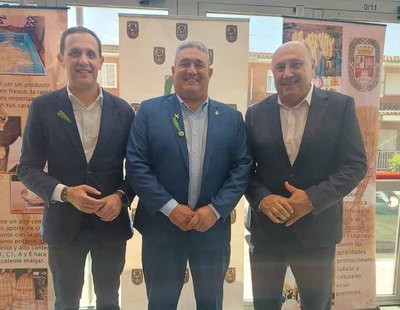 El alcalde de Arbo fortalece lazos con Tudela de Duero en una cita gastronmica nacional