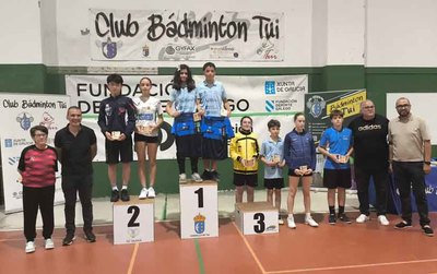 Tui corona a Ruiming Guo como doble subcampen gallego sub-15 en bdminton