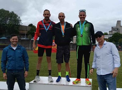 Triunfo de Eduardo Garca en su regreso al Gallego Mster: campen de 800 metros M45