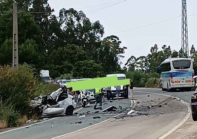  Tragedia en Salvaterra de Mio: un fallecido en un accidente entre un turismo y un autobs escolar
