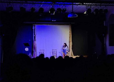 Maria Lestn emociona al pblico de A Guarda con su nueva obra sobre los naufragios
