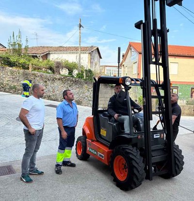 O Rosal refuerza su operatividad municipal con una carretilla elevadora todoterreno y verstil