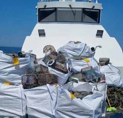 Guardacostas de Galicia incauta ms de 600 aparejos ilegales y devuelve 215 kilos de pulpo al mar